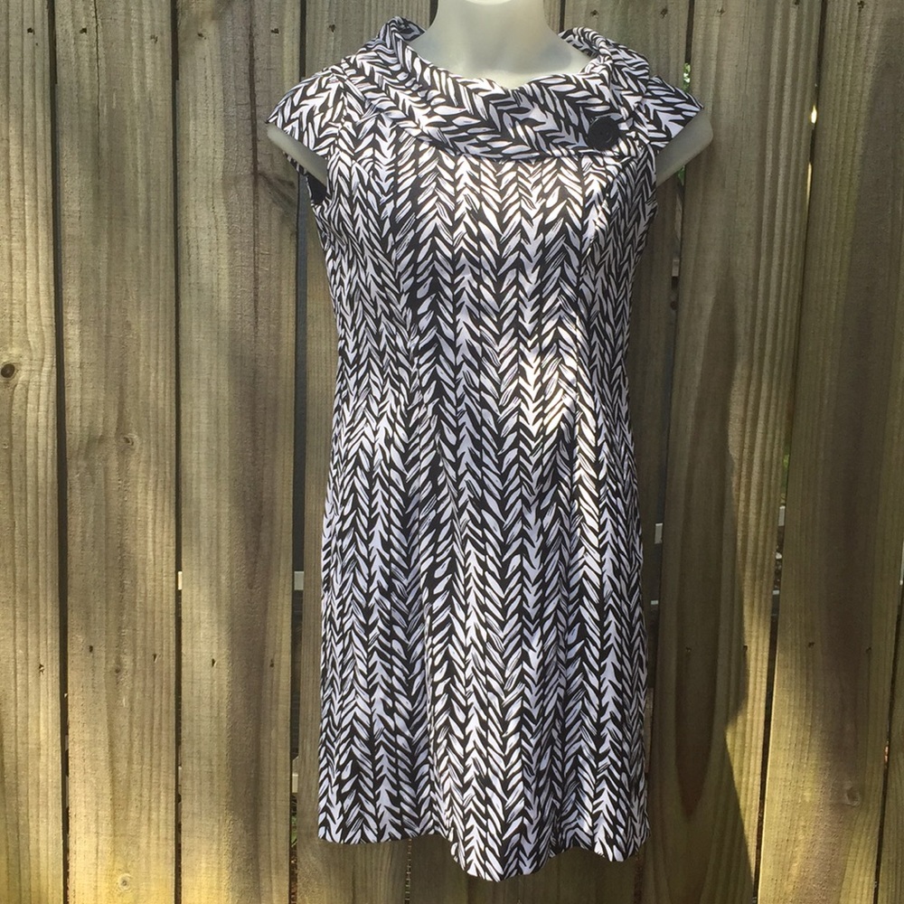 Ronni Nicole Black and White Cowl Dress Size 8